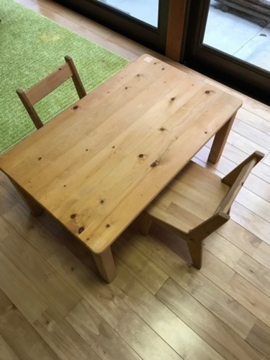 オーダーメイド　天然木の幼児用椅子とテーブル