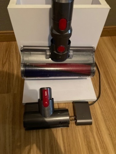 dyson v7fluffy ジャンク品　スタンド付き付属品あり