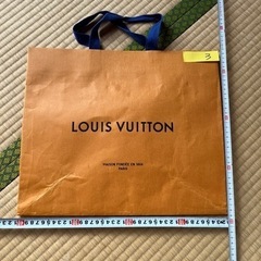 LOUIS VUITTONの紙袋です