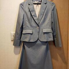 【お値下げ可能】ブルーグレーのスーツ（ジャケット+スカート+ブラウス）