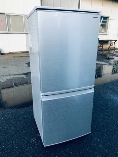 ET2433番⭐️SHARPノンフロン冷凍冷蔵庫⭐️2018年製
