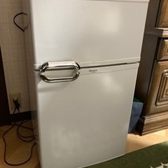 冷蔵庫　型番：MR-D09BB