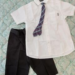 男児　ネクタイ付き半袖シャツと半ズボン(140cm)