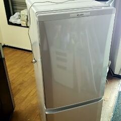 MITSUBISHI2ドア冷蔵庫2012年。