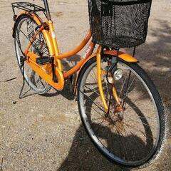 無料です。26インチ　自転車　オレンジ　後ろパンク？　それ以外は普通
