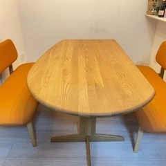 オレンジ色のハワイアンダイニングチェア