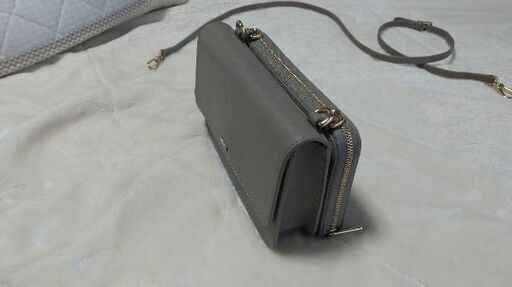 試用のみFURLA　財布ショルダー