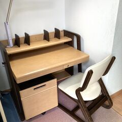 オカムラの学習机（勉強机）と椅子のセット