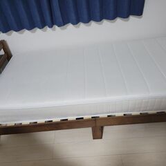 木製シングルベッド　マットレス付き