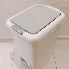 ニトリ ゴミ箱  ペダル式 15Lx1段