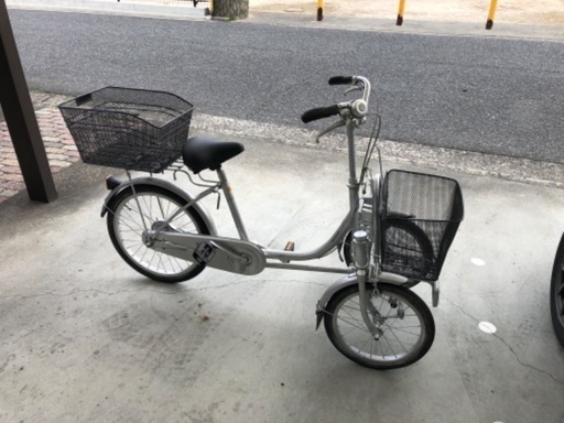 【お話し中です】前輪2輪の三輪車です