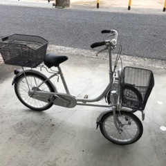 【お話し中です】前輪2輪の中古三輪車です