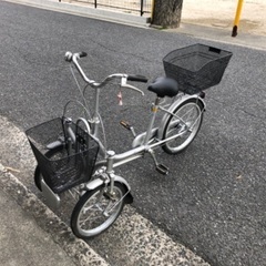 【お話し中です】前輪2輪の中古三輪車です