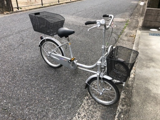 【お話し中です】前輪2輪の中古三輪車です