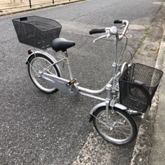 【お話し中です】前輪2輪の中古三輪車です