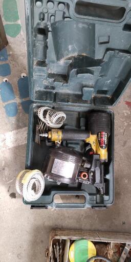 HITACHI 日立 90mm 高圧ロール釘打機 NV90H エア工具 ケース有 中古