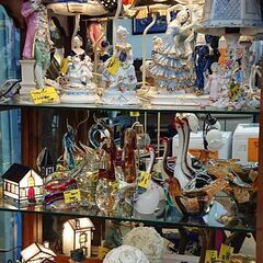 総無垢 アンティーク ガラスキャビネット コレクションケース  引き出し3段 飾り棚 彫刻細工 ガラス扉 ガラス棚板  検） ロイズ アンティークス■横幅102cm×奥行46cm×高さ198cm■近隣配送無料 買取帝国 朝霞店