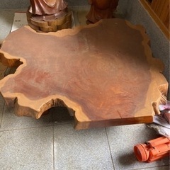 1枚板のテーブル