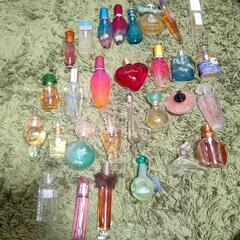 様々な香水 