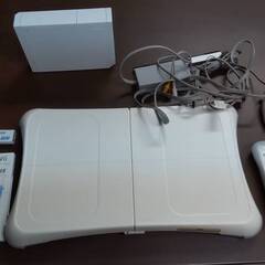 【中古美品】Wii + Wii Fit + Wii Fit Pl...