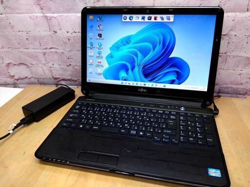 ★完売御礼★富士通 AH55/G【Core i7☆国内3年保証 新品SSD 512GB☆メモリ 8GB】15.6型★Windwos10, Microsoft Office, Blu-ray, Webカメラ