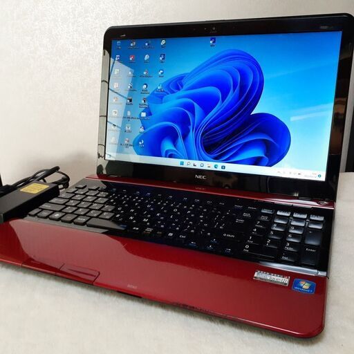 【取引中です】NEC　LaVie  15インチ　レッド　i5　SSD＋HDD搭載　Webカメラ　Wi-Fi　マルチ　Windows11
