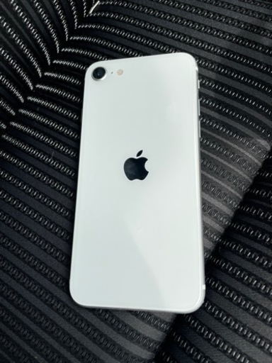 iPhone SE(第二世代)256GB白または黒 iPhone SE(第二世代)256GB白または黒