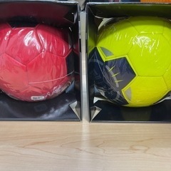 adidas サッカーボール　色は何種類かあります