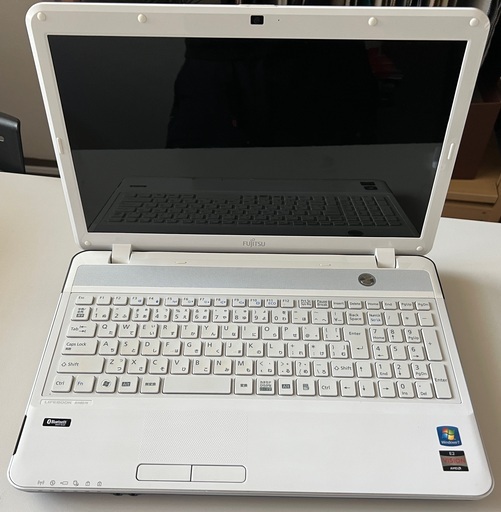 ノートパソコン　LIFEBOOK  H40/H 　FMVA40HWJ中古美品