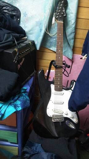 エレキギター　アンプ付き　１万円