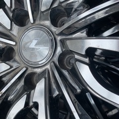 235 50 18  オフセット42 アルファードに履いていました。