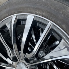 235 50 18  オフセット42 アルファードに履いていました。