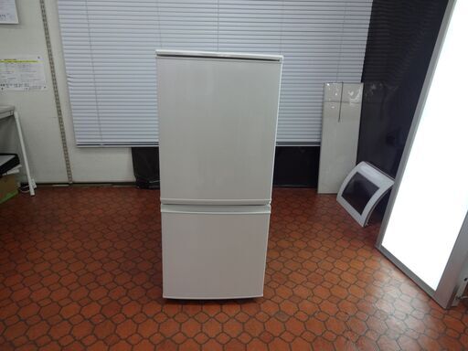 ID 008038　冷蔵庫　２ドア　シャープ　137L　２０１５年製　SJ-D14B-W