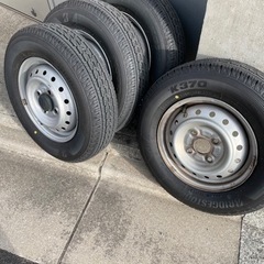 ブリヂストンのタイヤ　145/80r12 80/78N LT 