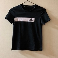 お話中adidasTシャツ　120センチ