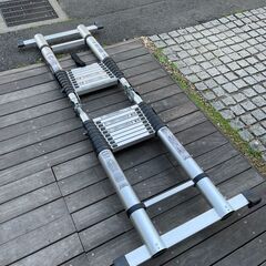 【1回しか使っていない】約8メートル折り畳み伸縮式脚立 【EN131】 折りたたみ伸縮アルミはしご