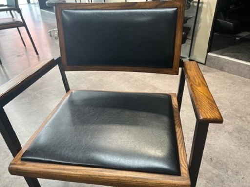 オシャレ カフェ 椅子