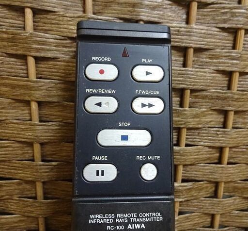 「かわいい～！」 発光OK AIWA ワイヤレスリモコン RC-100 アイワ カセットデッキ ポータブルプレーヤー