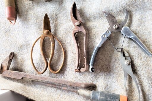 昔から家の倉庫にあった、古い道具あれこれまとめてでも個別にでもいかがでしょうか？