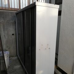 値引きしました　今月末まで　4万円　イナバ物置　引き取り限定　高さ約189cm 横約193cm 奥行約51cm 横浜市鶴見区馬場　INABA 