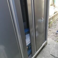 値引きしました　今月末まで　4万円　イナバ物置　引き取り限定　高さ約189cm 横約193cm 奥行約51cm 横浜市鶴見区馬場　INABA 