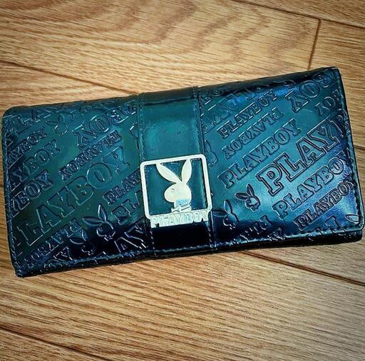 金色に輝くプレーボーイのプレートやロゴが大変かっこいい長財布です デザインがとても洒落ていておしゃれだと思います男女兼用でご使用になれると思 グッドウェイブ 櫛原の家具の中古あげます 譲ります ジモティーで不用品の処分