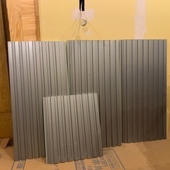 金属サイディングの端材　ガルバリウム鋼板　外壁材