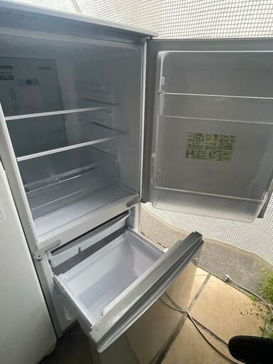 ●SHARP 冷蔵庫●23区及び周辺地域に無料で配送、設置いたします(当日配送も可能)●SJ-PD14W-S 2012年製●SHA2A