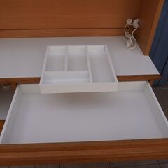 SUETSUGU(末次家具)のオーク材 キッチンボードです。北欧スタイルでナチュラルな印象のカップボードはスライド付でシンプルながら機能性が抜群！収納力もある食器棚です♪CC243