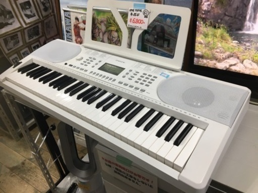 ●販売終了●OneTone　キーボード　61鍵盤　折畳スタンド付き　ホワイト　中古品