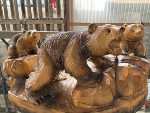木彫りのクマの置物（親子3頭）