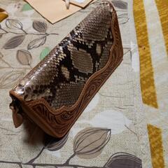 蛇かわレザー財布（値下げ中）