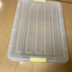 ストッカー　半透明プラスチック