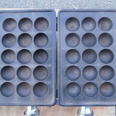 ☆中古品 たこ焼き器 15穴×4連 60穴 LPガス 685ｘ380ｘ190ｍｍ 厨房 屋台 業務用 動作問題なし☆